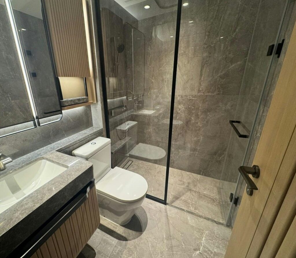 海德園第1期 The Headland Residences Phase 1 浴室設計 玻璃淋浴間與石材裝修