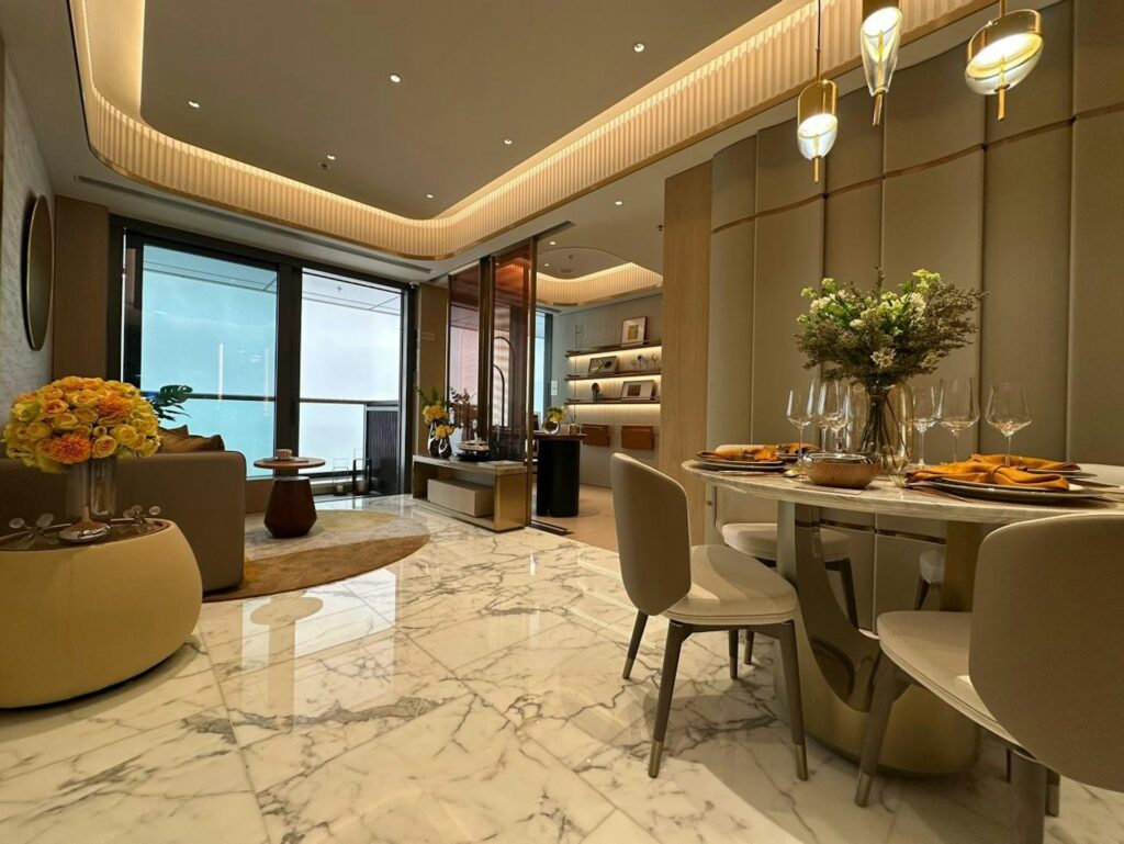 海瑅灣I La Mirabelle I 豪華示範單位客飯廳設計 大理石地板配開放式客廳與餐廳空間