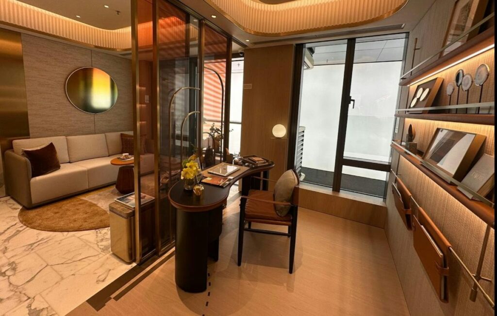 海瑅灣I La Mirabelle I 示範單位書房與客廳設計 現代木系裝潢與落地玻璃露台