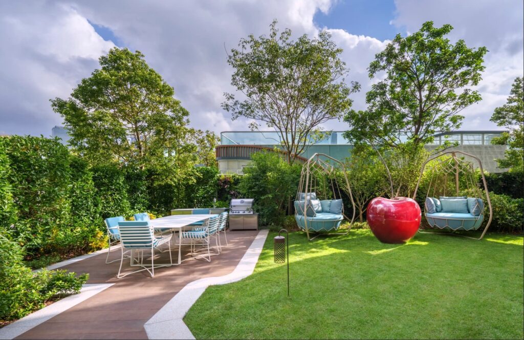 Miami Quay II 戶外花園空間，設有休閒座椅、燒烤區及綠意盎然景觀