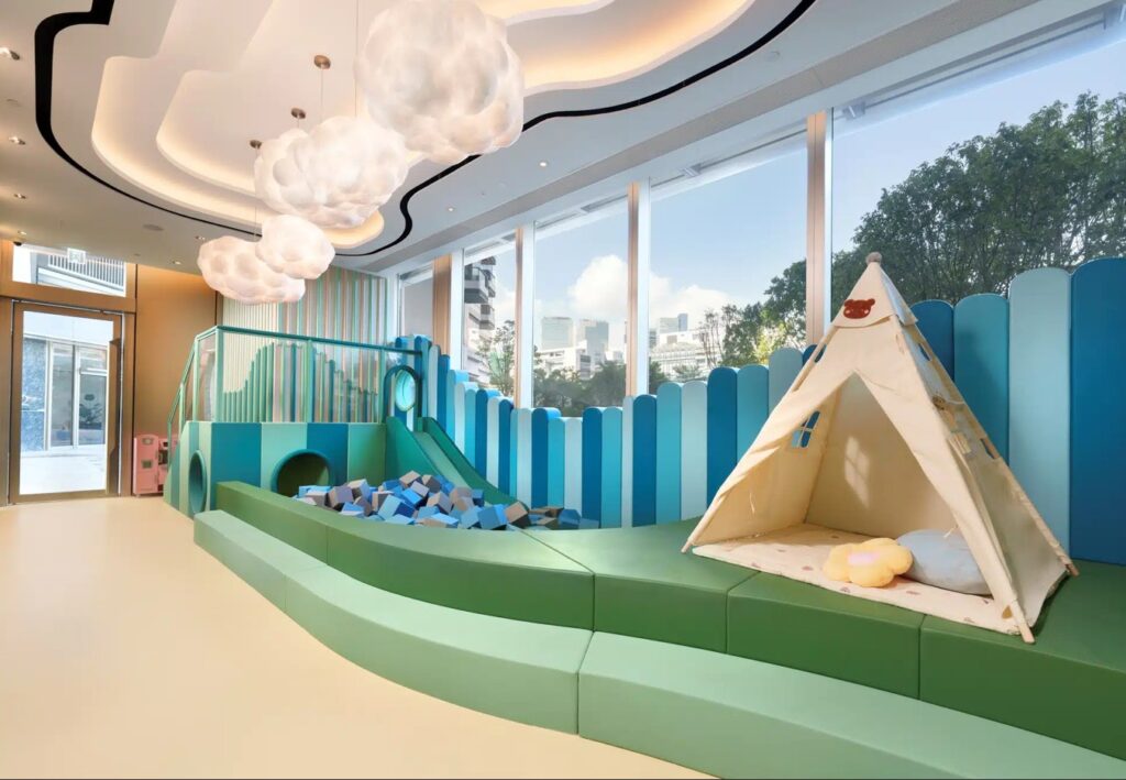 Miami Quay II 兒童遊樂室設計，設有滑梯、帳篷及安全遊戲空間