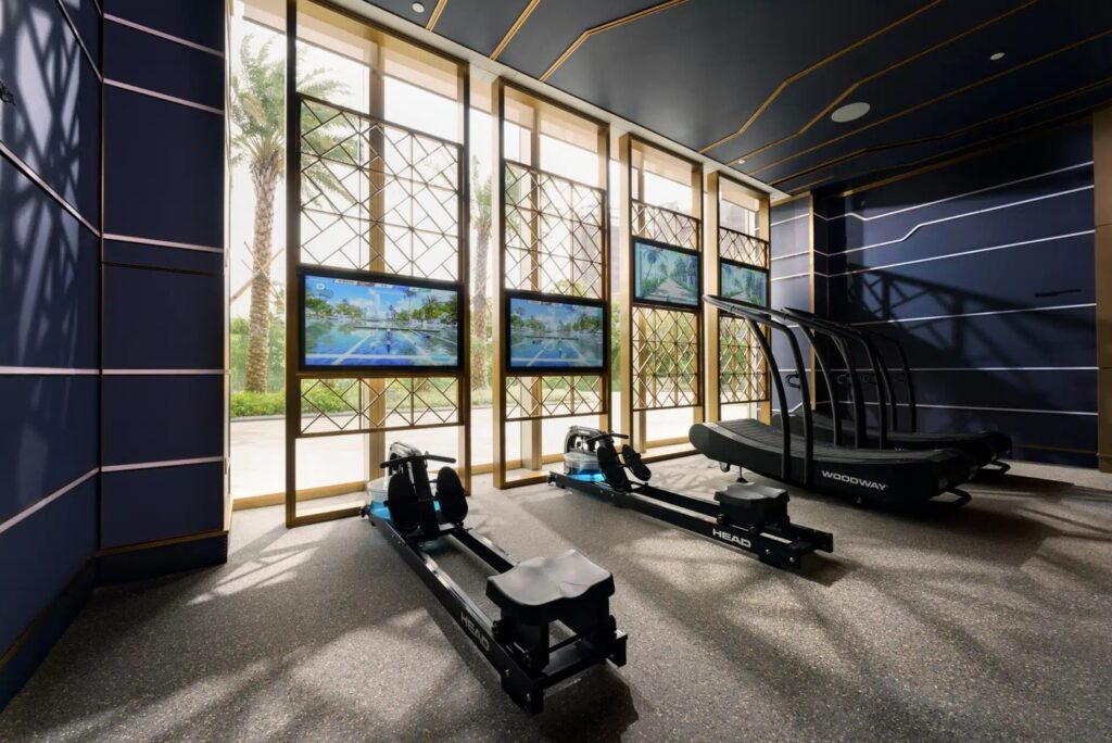 Miami Quay II 健身室設施，配備划船機及多功能訓練器材
