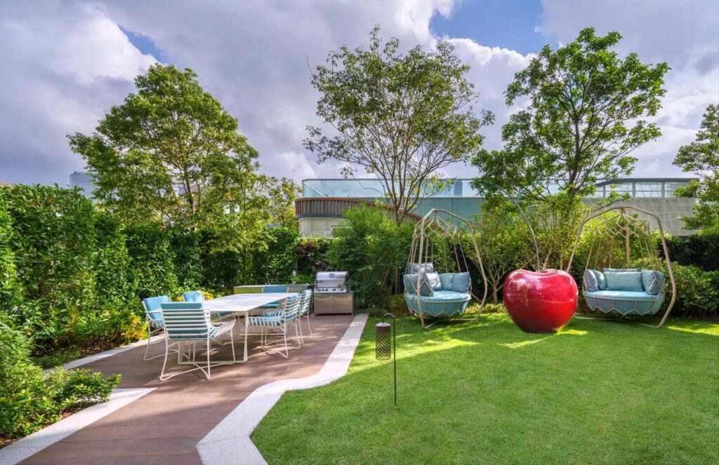 Miami Quay II 戶外園林休閒區，設有特色座椅及開揚綠化空間