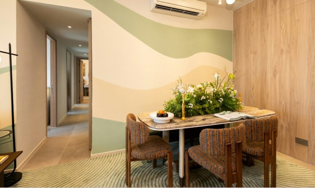 柏傲莊III THE PAVILIA FARM III 時尚飯廳空間，大理石餐桌搭配設計感餐椅及特色牆面